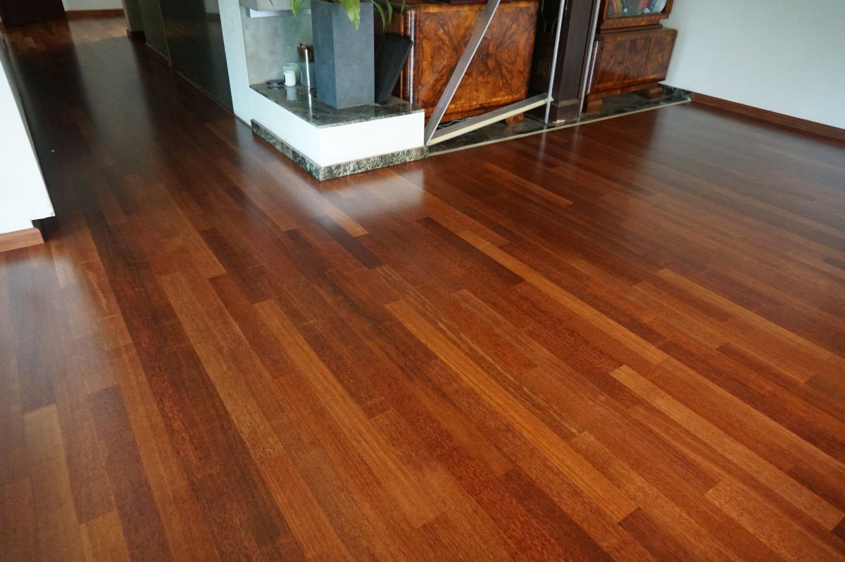 Merbau - szlifowanie,szpachlowanie i lakierowanie deski litej