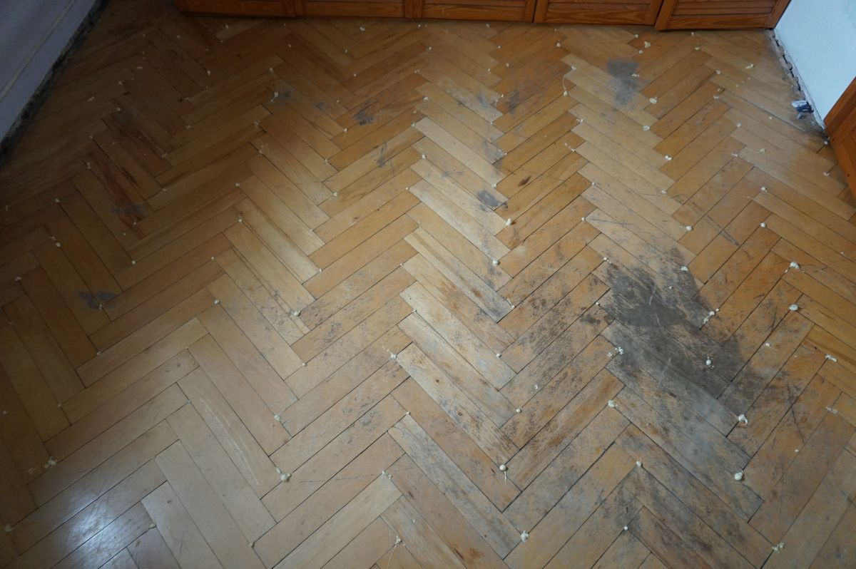 Podklejanie Cyklinowanie Parkietu Bukowego Przed 02