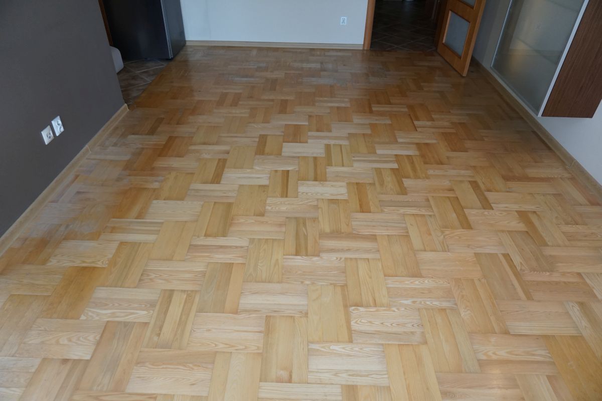 Przed Cyklinowaniem I Renowacją Parkietu Wraz Z Lakierowaniem 02