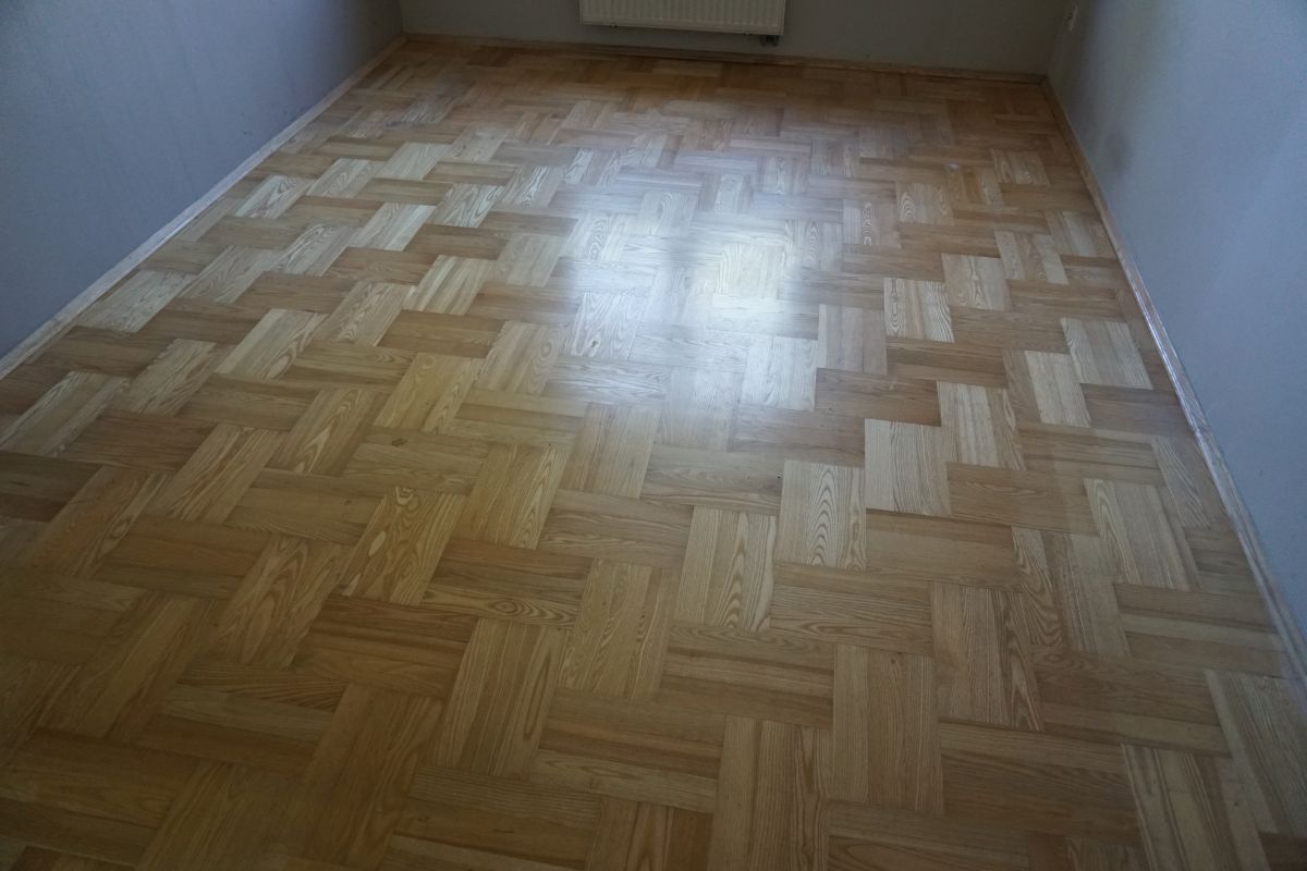 Przed Cyklinowaniem I Renowacją Parkietu Wraz Z Lakierowaniem 03