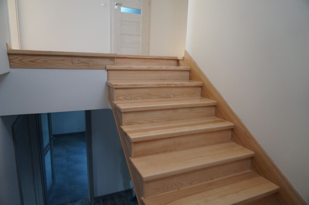 Renowacja Schodow Jesionowych Wraz Ze Spoczynkiem 06