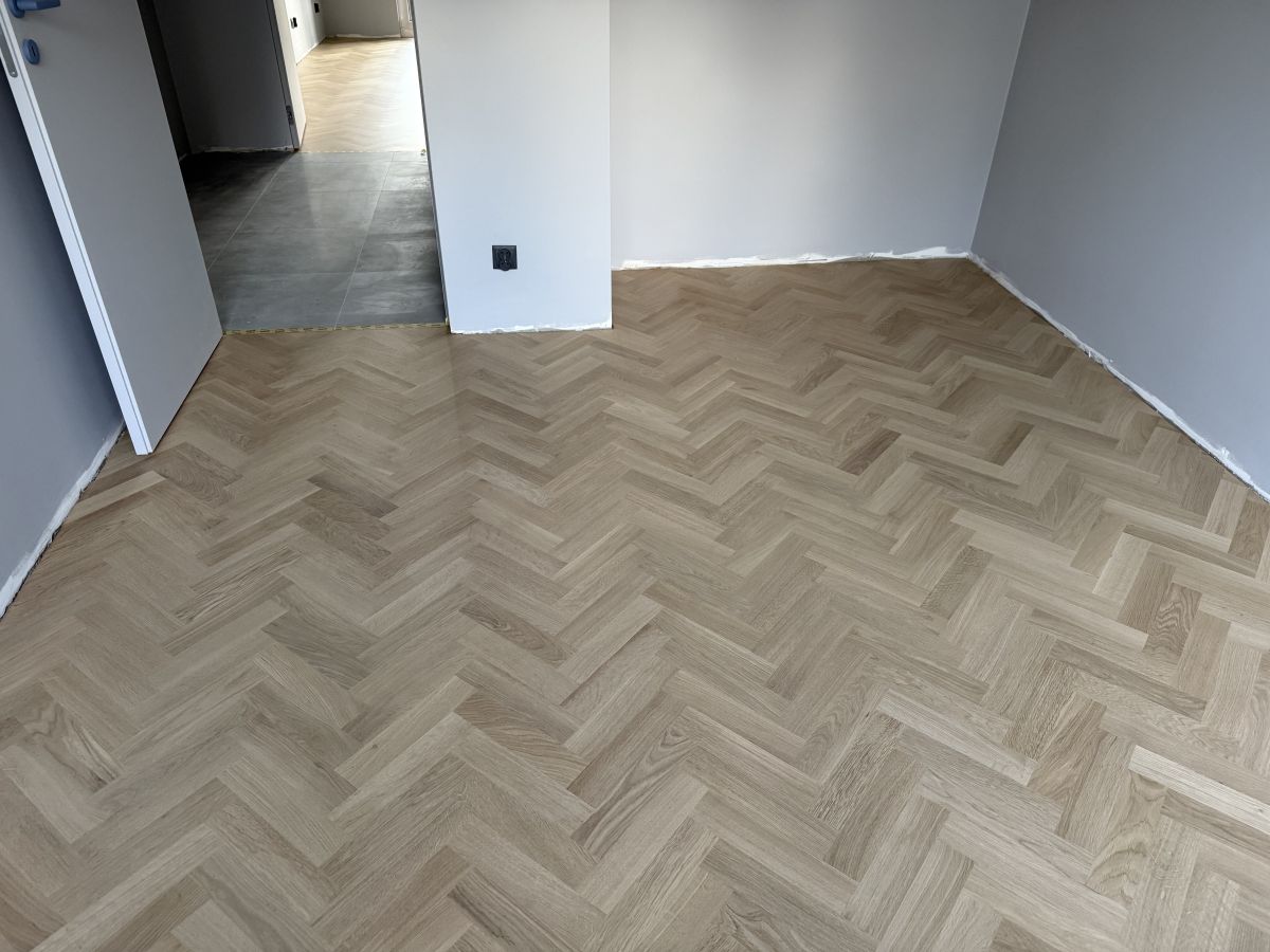 Tradycyjny Parkiet Debowy Efekt Surowego Drewna 05