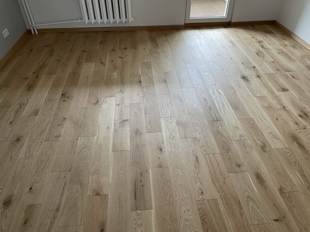 Układanie Deski Dębowej Lakierowanej