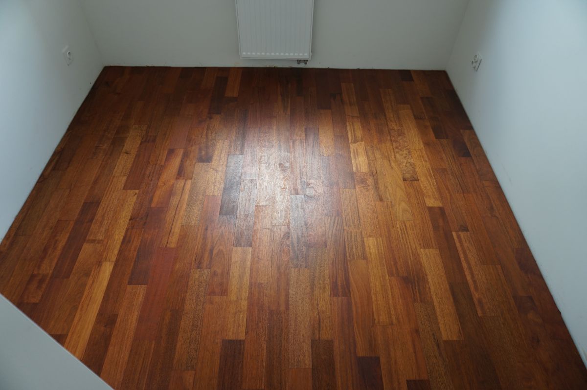 Ukladanie I Olejowanie Litego Parkietu Z Drewna Merbau 05