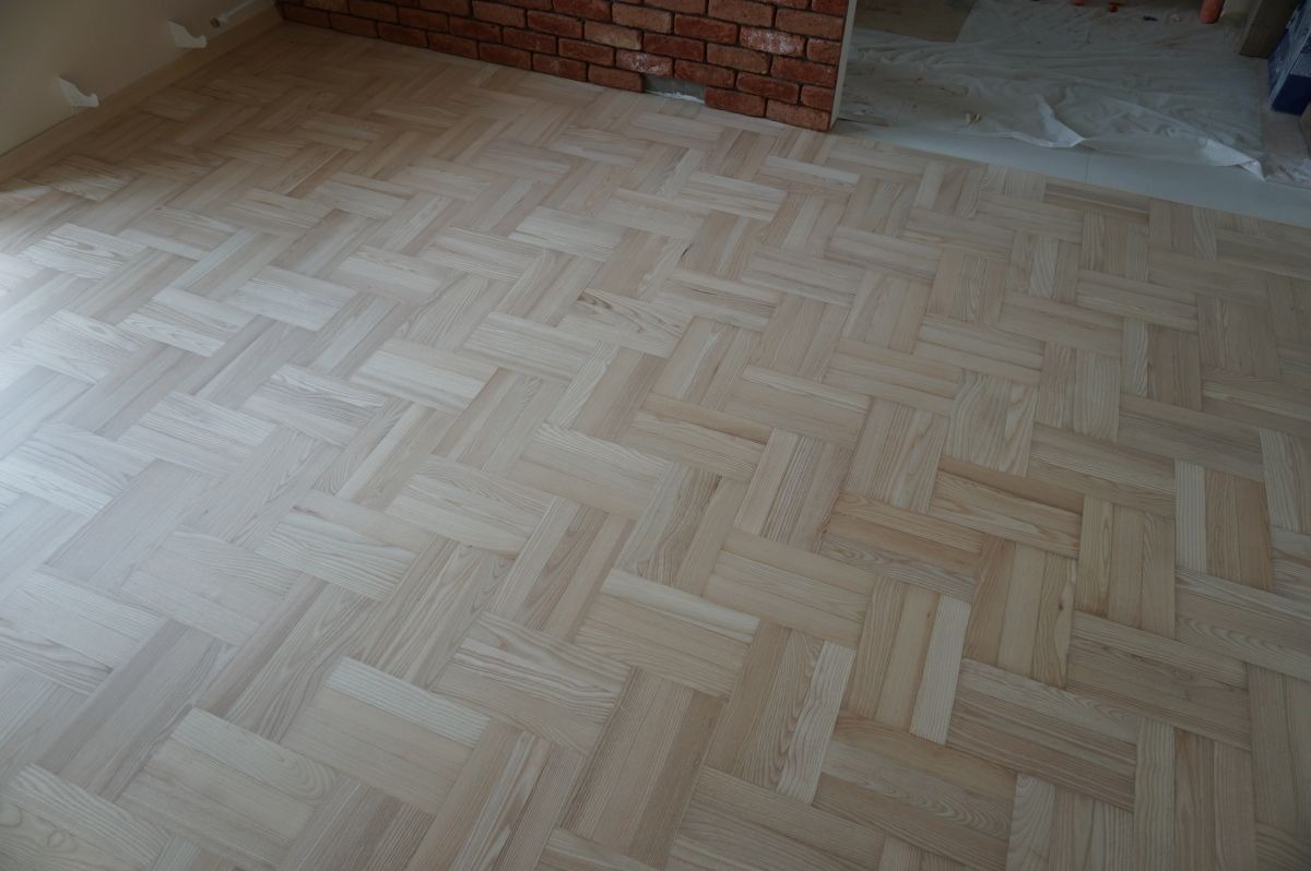 Układanie Parkietu Jesionowego i Podbielenie