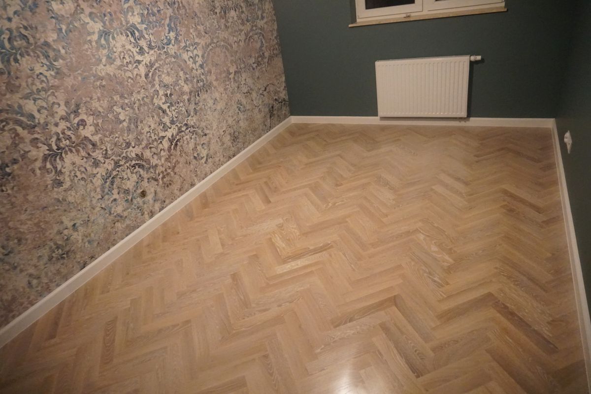 Wybielenie Parkietu Debowego Ulozonego W Jodelke 010