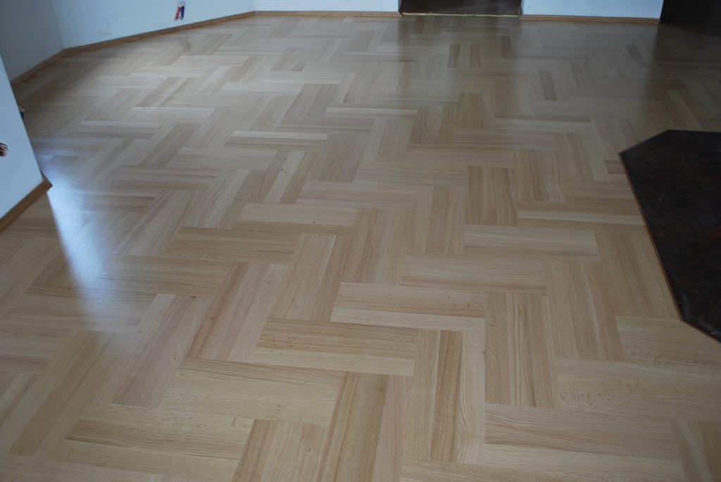 wzór podłogi jodełka po przekątnej